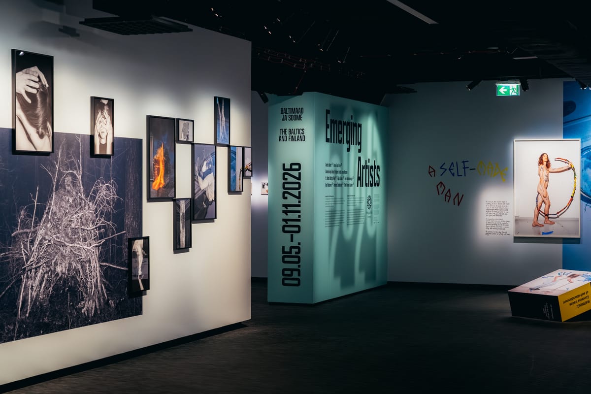 Fotografiska öövöönd: öövestlus näitusel Emerging Artists